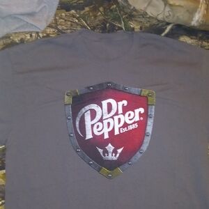 Shield Graphic Gray T-Shirt (Dr. Pepper)